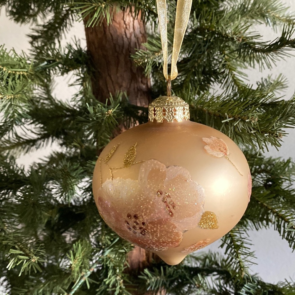 Beautiful Vintage Glass Ornament 4”